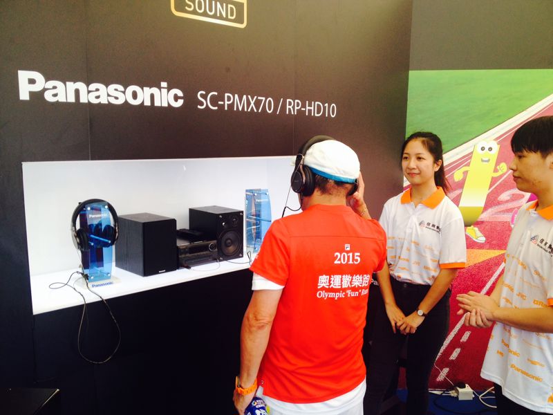 The new models of high resolution headphone and micro Hi-Fi were displayed at the booth to let the runners enjoy the very first high resolutions of the advanced audio products.